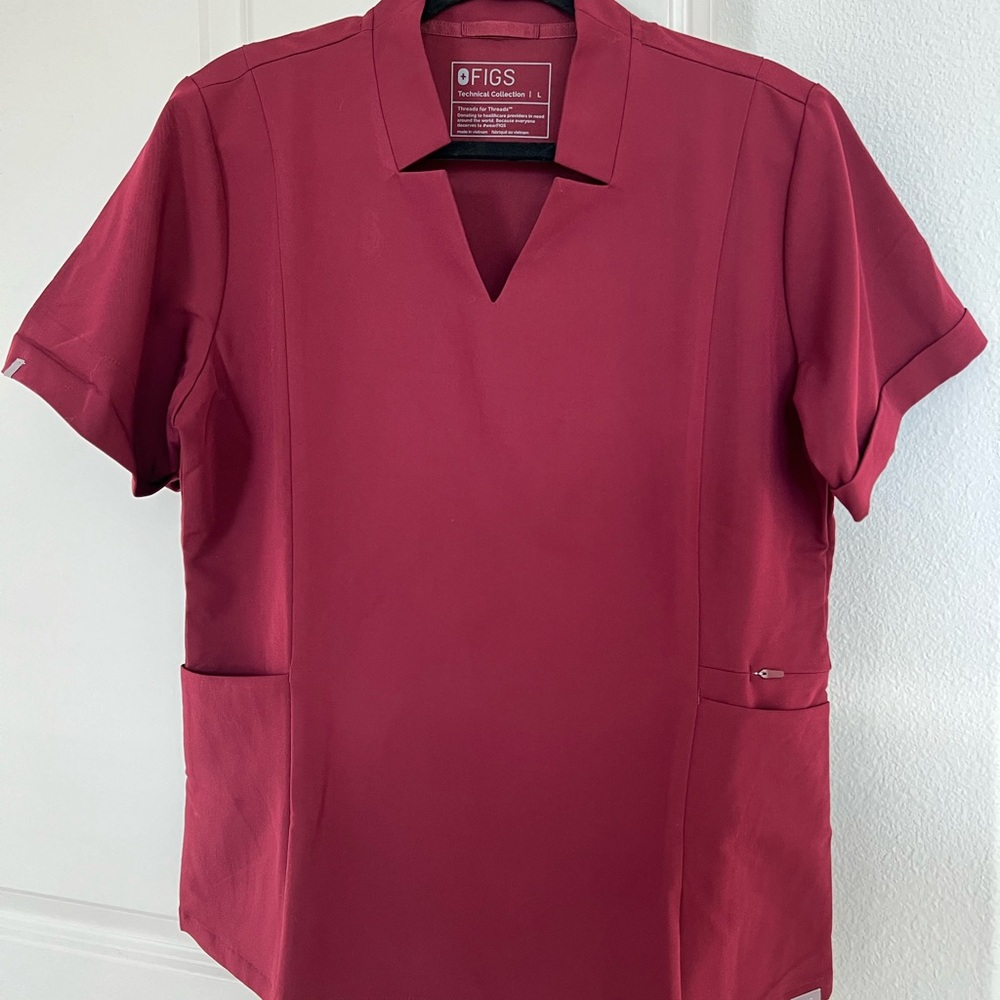 FIGS Women’s Scrub Set in Bergundy